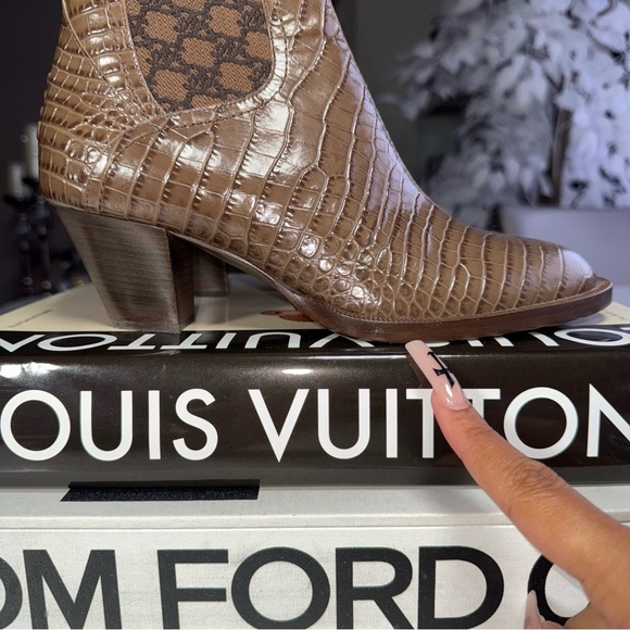 New Fendi 37.5 Brown Croc-Embossed Leather FF Motif Chelsea Boots - Picture 12 of 12